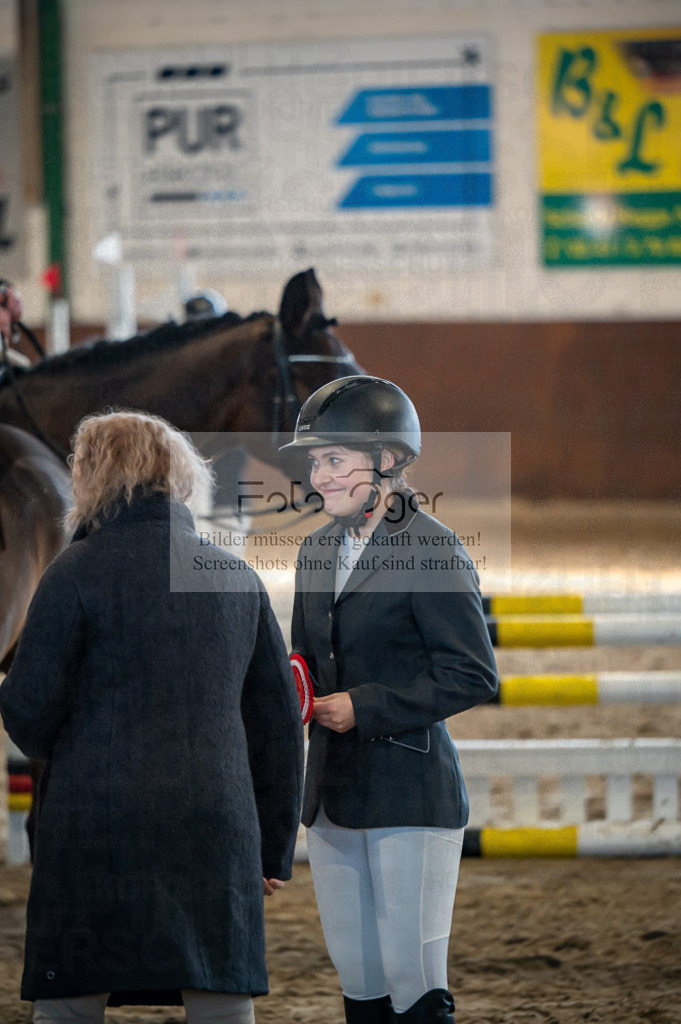 Hallenreittunier Voxtrup 2023 | Entdecke hochwertige Reitturnierfotos von Foto Oger. Professionell, emotional und authentisch – jetzt Lieblingsmomente im Shop bestellen.Deutschlandweite Turnierfotografie. - Realisiert mit Pictrs.com