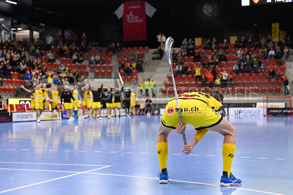 HC Rychenberg vs Floorball Köniz - 18. Dezember 2022 | HC Rychenberg vs Floorball Köniz
AXA Arena, Winterthur
Michel Wöcke (#22 HC Rychenberg) verwandelt seinen Penalty gegen Patrick Eder (#30 Floorball Köniz) souverän mittels Zorro.
Bild: Sportfotografie Markus Aeschimann | www.markus-aeschimann.ch - Realisiert mit Pictrs.com