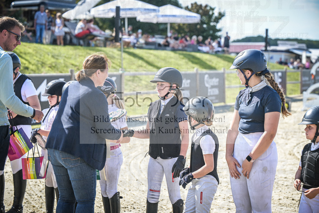 DOS_0025 | Entdecke hochwertige Reitturnierfotos von Foto Oger. Professionell, emotional und authentisch – jetzt Lieblingsmomente im Shop bestellen.Deutschlandweite Turnierfotografie. - Realisiert mit Pictrs.com