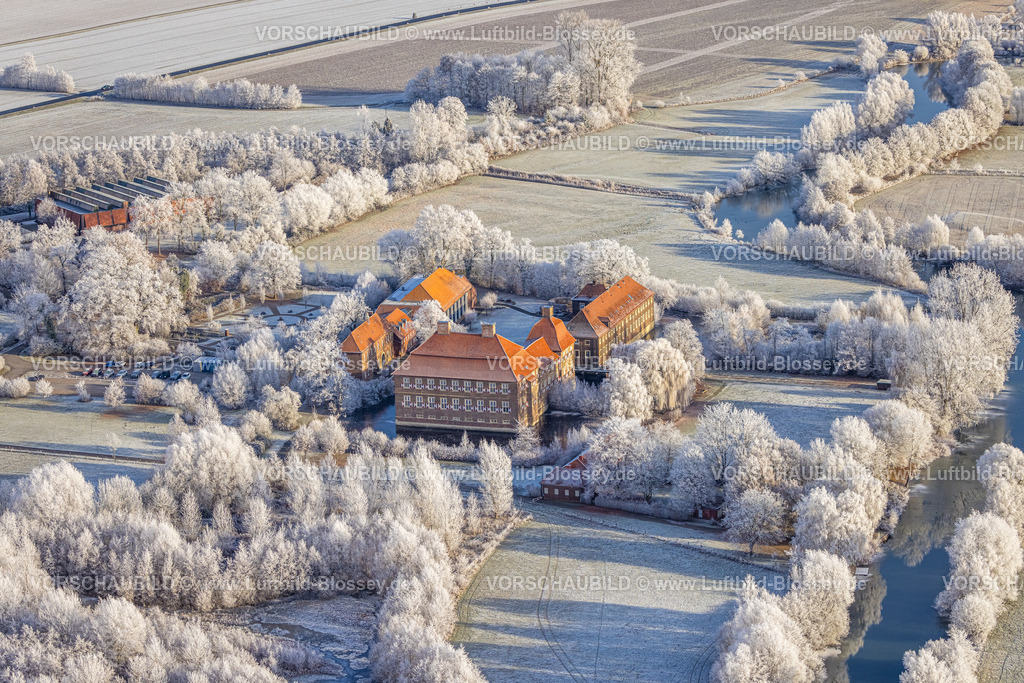 Hamm221202446SchlossOberwerries | Luftbild, Schloss Oberwerries, Wasserschloss in winterlichen Lippeauen, Heessen, Hamm, Ruhrgebiet, Nordrhein-Westfalen, Deutschland