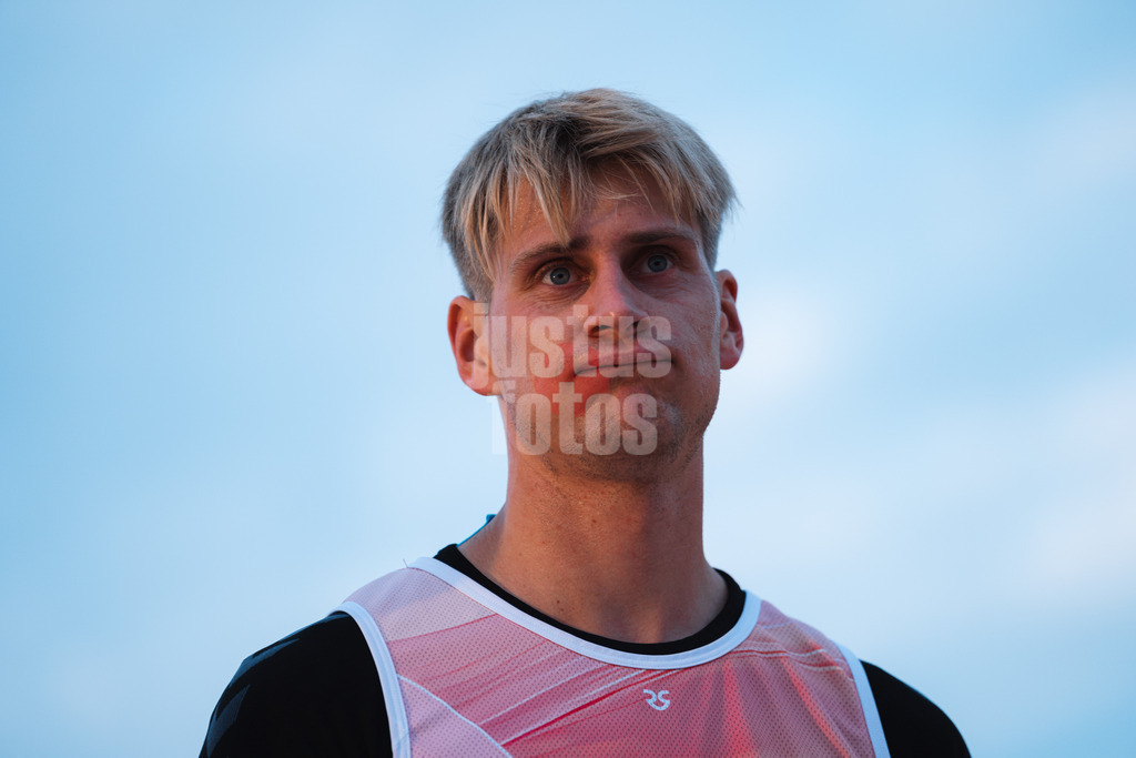 Beachvolleyball | Männer | German Beach Tour 2024 | Tourstop Bremen | 06.06.2024 | Simon Kulzer frustriert