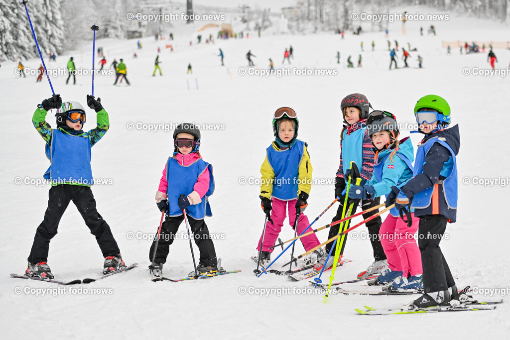 Hochficht_ Skigebiet_ Boehmerwald_ 04.02.2023-11 | 04.02.2023, Hochficht, AUT, Skigebiet Hochficht, Boehmerwald, im Bild Kinder bei Skifahren, Piste, Ski, Schnee, Skischule