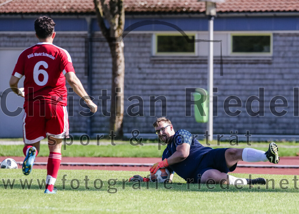 2023-08-19_092_SG_Markt_Schwaben_II_gegen_TSV_Ottobrunn_III | Markt Schwaben, Deutschland, 19.08.2023:
Fußball, C-Klasse 2023 / 2024, 1. Spieltag, (SG) Markt Schwaben II gegen TSV Ottobrunn III, Endergebnis: 0:4

Dardan Beqiraj (SG Markt Schwaben, #6), Torwart Santino Sperl (TSV Ottobrunn, #16)

Foto: Christian Riedel / fotografie-riedel.net