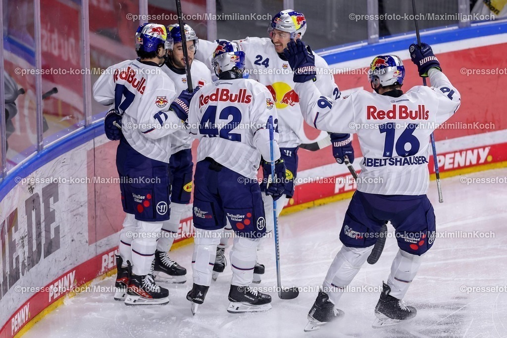 KEC03012501008 | 03.01.2025, Eishockey, Penny DEL, Kölner Haie - EHC Red Bull München, Spieltag 33, Lanxess-Arena Köln: Torjubel nach dem 1:0 durch Torschütze Chris DeSousa (EHC München #82)