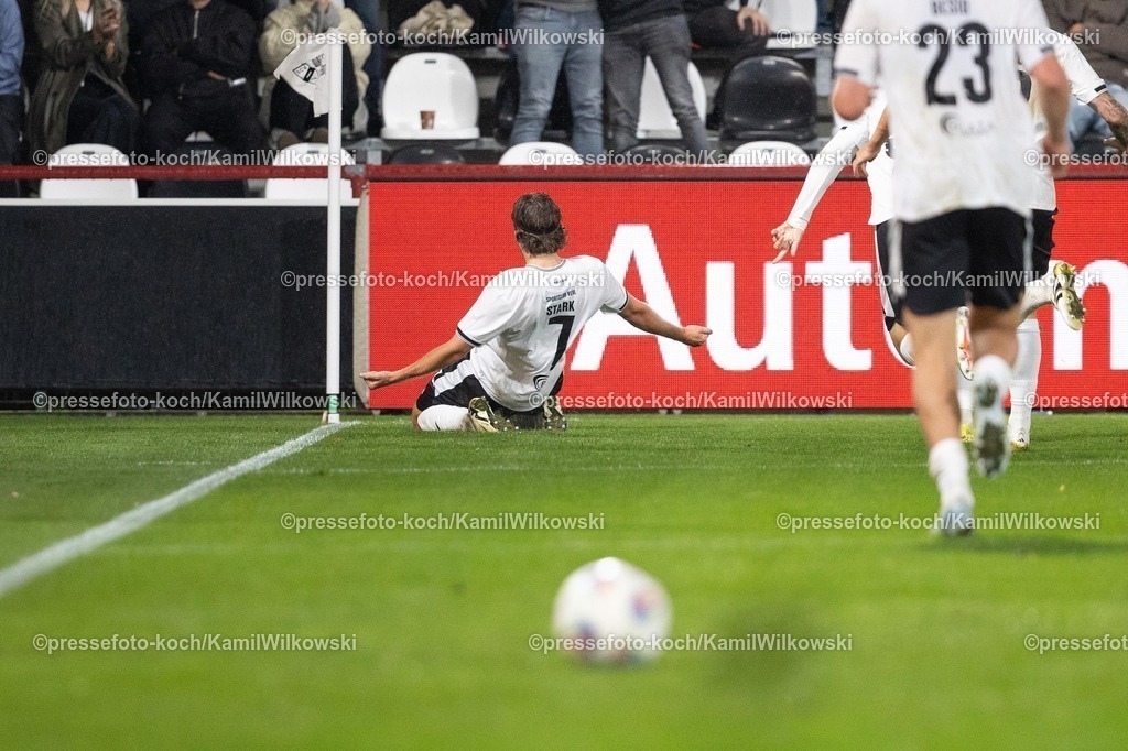 xKWI16092501223 | 16.09.2025,, xkwix, Fußball, Liga3, SC Verl - Alemannia Aachen, Sportclub Arena: Torjubel nach dem Tor zum 2:1 durch Julian Stark (SC Verl #7) 