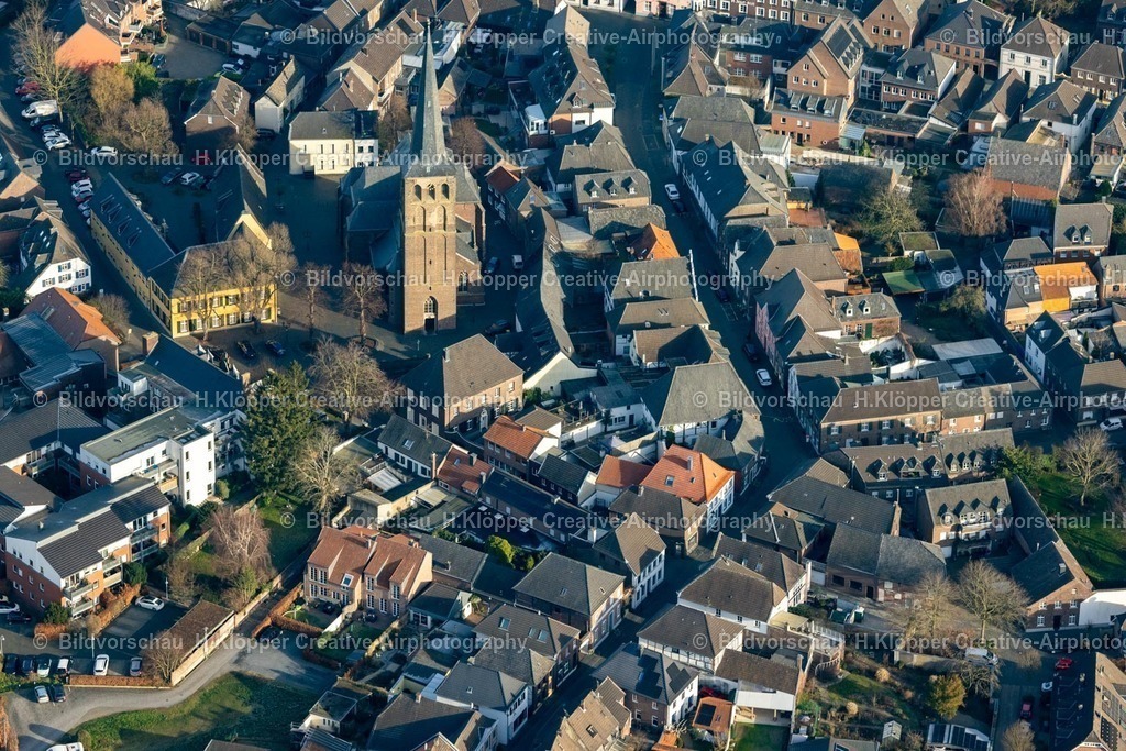 Luftbild Wachtendonk-8428 | Luftbildfotografie Kirchengebäude " Église Saint Michel " in Wachtendonk im Bundesland Nordrhein-Westfalen, Deutschland - Realisiert mit Pictrs.com