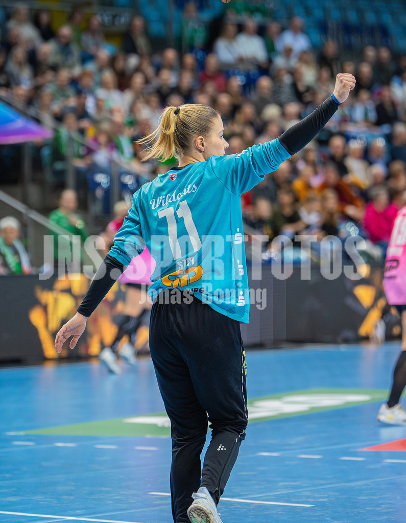 Handball I Frauen I Saison 2025-2026 I 1. HBF I 15. Spieltag I VFL Oldenburg - SV Union Halle-Neustadt 0038 | Ela Szott (71, SV Union Halle-Neustadt) - Realisiert mit Pictrs.com