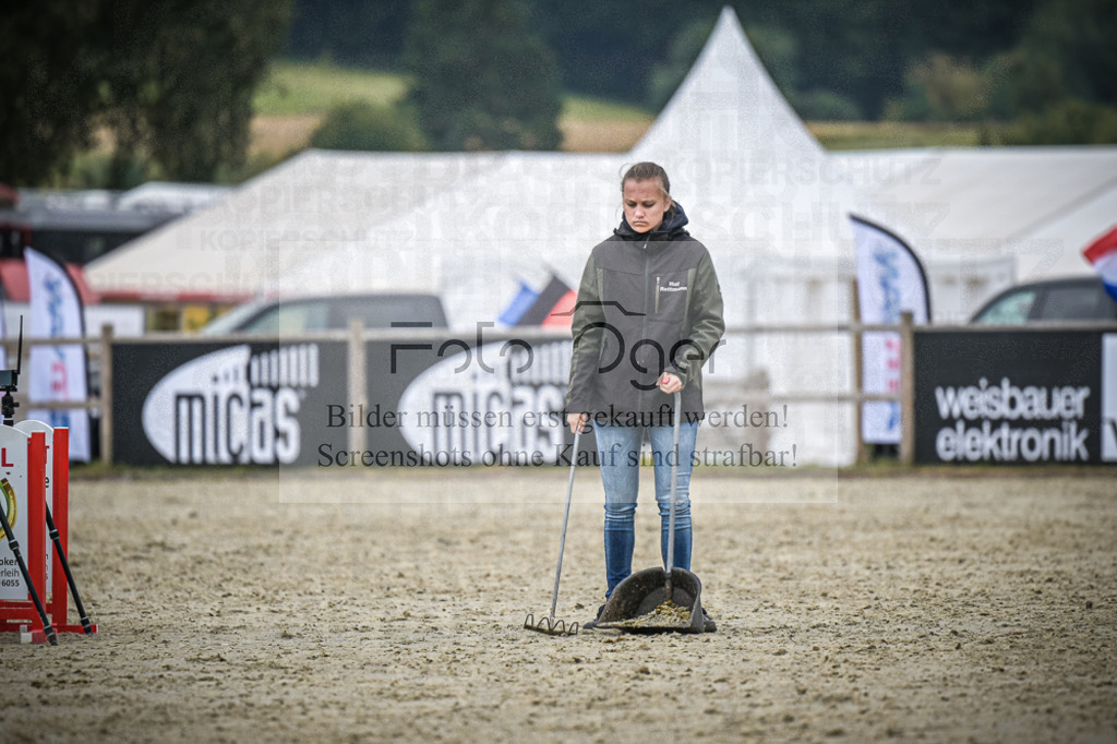 DOS_2405 | Entdecke hochwertige Reitturnierfotos von Foto Oger. Professionell, emotional und authentisch – jetzt Lieblingsmomente im Shop bestellen.Deutschlandweite Turnierfotografie. - Realisiert mit Pictrs.com