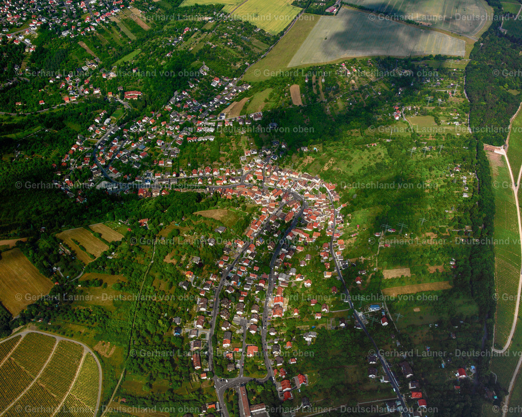 9200800 | UNTERDüRRBACH 31.08.2016 Stadtgebiet mit von Wald- und Forstflächen umsäumten Außenbezirken und Innenstadtbereich in Unterdürrbach im Bundesland Bayern, Deutschland // Urban area with outskirts and inner city area surrounded by woodland and forest areas in Unterdürrbach in the state Bavaria, Germany Foto: Gerhard Launer