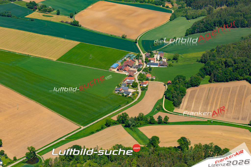 Das Luftbild zeigt : Pestendorf Weng - Die Luftaufnahme wurde 2024 vom UL-Flugzeug aus erstellt ( keine Drohne ) - Hochauflösende Luftaufnahme - Für grossformatige Ausdrucke geeignet. Die Geschenkidee !Mit Lizenz und Bildrechte bestellbar