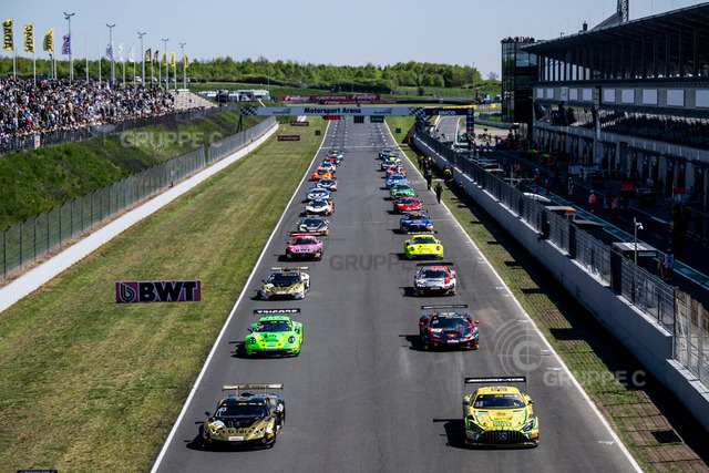 DTM125_042713293102627MC | DTM, 1. + 2. Rennen Oschersleben 2025 - Foto: Gruppe C Photography; #63 Lamborghini Huracán GT3 EVO 2, TGI Team Lamborghini by GRT: Jordan Pepper; #48 Mercedes-AMG GT3, Mercedes-AMG Team MANN-Filter: Jules Gounon - Realisiert mit Pictrs.com