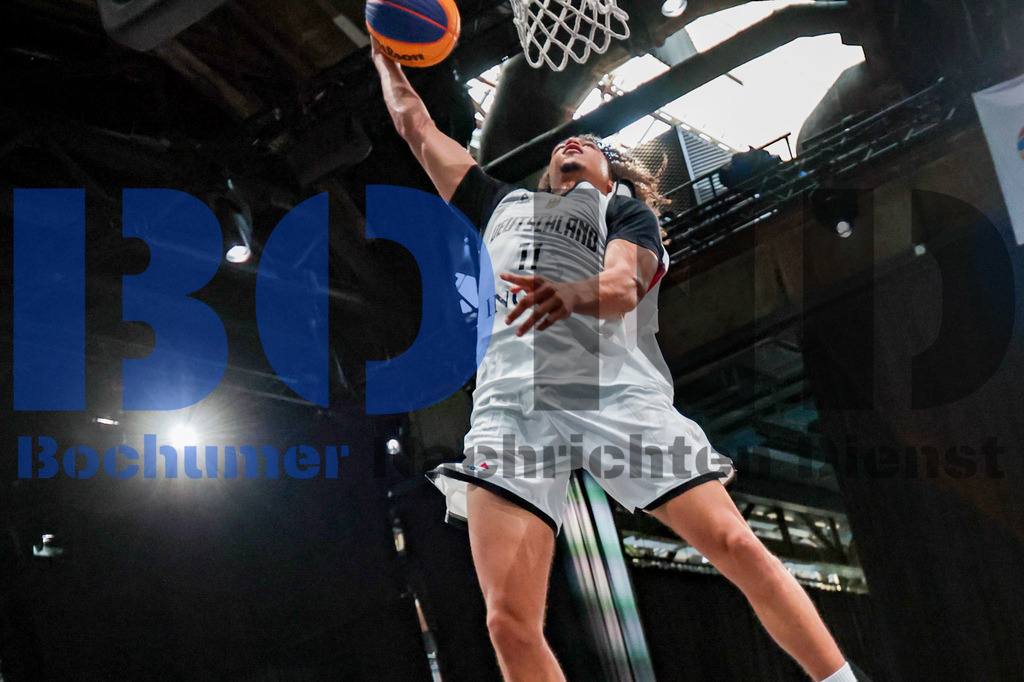 SES_TTG3X320250718-2113 | bond - Realisiert mit Pictrs.com