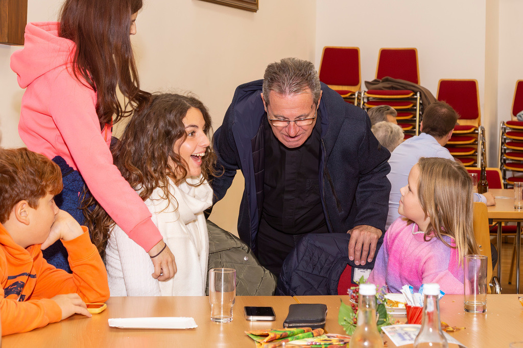 Festmesse-132 | Fotodoku der Festmesse anläßlich der Seligsprechung von Maria Theresia LEDOCHOWSKA 1975, zelebriert von Altbischof DDr. Klaus Küng und Pfarrer Mag. Zenon PAJAK in der Pfarrkirche Loosdorf. 