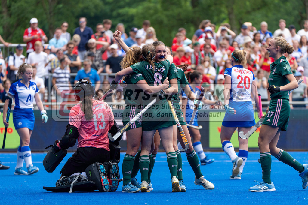 Final4_20250531-1422-HK107750 | Krefeld, Deutschland, 31.05.2025:  Feldhockey Final4 2025 – „Deutsche Feldhockey-Meisterschaften 2025“ im Gerd-Wellen-Hockeyanlage am 31.05.2025 in Krefeld, Deutschland. (Foto von Kramhöller/Fehrmann/Kaste)Krefeld, Germany, 31.05.2025: Feldhockey Final4 2025 – „Deutsche Feldhockey-Meisterschaften 2025“ in Gerd-Wellen-Hockeyanlage at 31.05.2025 in Krefeld, Deutschland. (Foto from Kramhöller/Fehrmann/Kaste)
