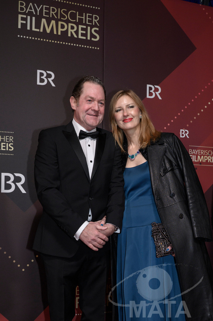 _DWI4971 | Jürgen Tonkel und Inna Küster bei der Verleihung des 47. Bayerischen Filmpreises 2026  im Prinzregententheater. München, Deutschland. Der Bayerische Filmpreis wird seit 1979 von der Bayerischen Staatsregierung verliehen, um die Bedeutung des Kinofilms als Kulturgut herauszustellen - Realisiert mit Pictrs.com