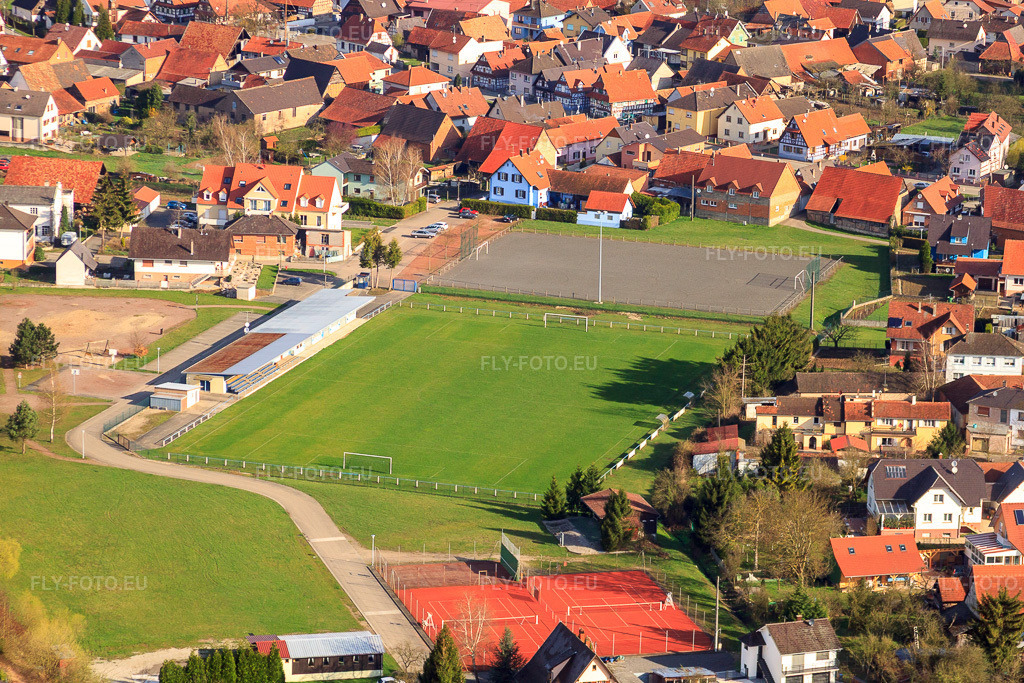 Vue aérienne: Stade du Rhin - FC Munchhausen à Munchhausen dans le département Bas Rhin, France – .Photo: IMG_25609.jpg prise le 02/04/2010 par Werner Riehm/FLY-FOTO.eu – Résolution de l'original: 4752 x 3168 px