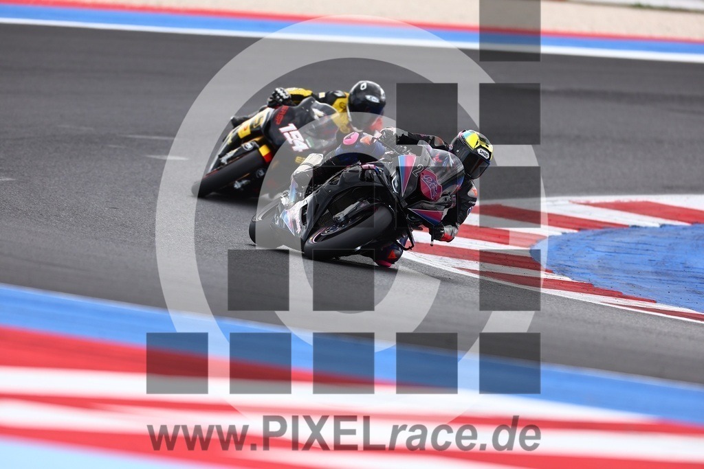 0223-20240928_06233 | Schöne Erinnerungen an spannende Momente - das festzuhalten ist unser Job. PIXELrace.de ist seit 2003 auf den Rennstrecken Europas unterwegs um die Action draußen beim Fahren und die wunderbare Stimmung imm Fahrerlager für euch einzufangen.