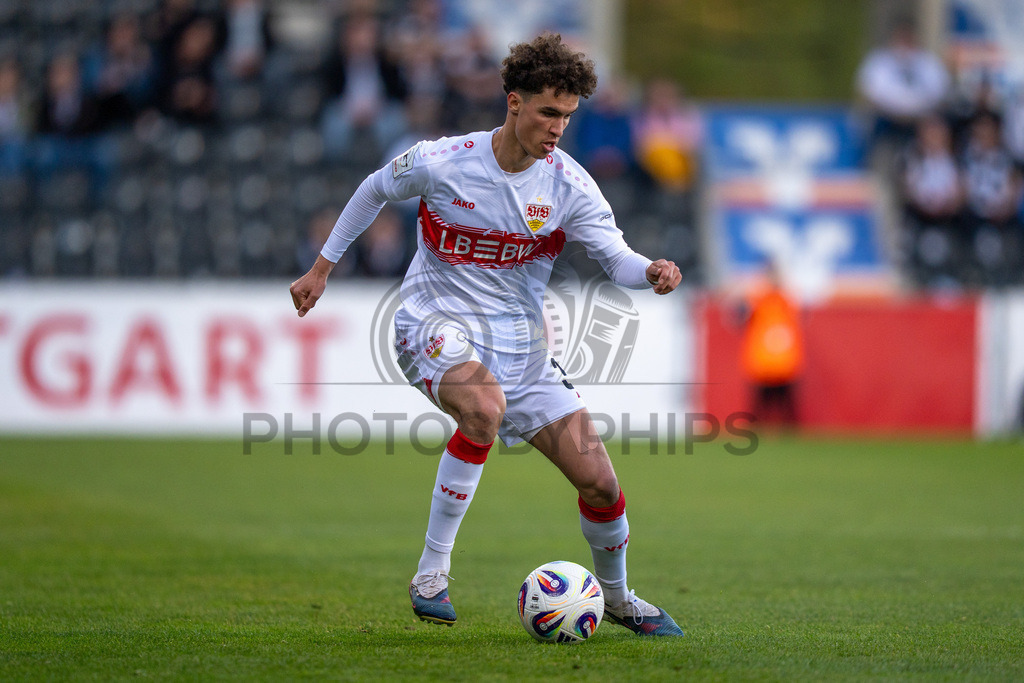 VfB Stuttgart II vs. SSV Ulm 1846 Fussball, Fussball, 3. Liga, 32. Spieltag, 08.04.2026 | Noah Darvich (VfB Stuttgart II, #31),VfB Stuttgart II vs. SSV Ulm 1846 Fussball, Fussball, 3. Liga, 32. Spieltag, 08.04.2026DFB regulations prohibit any use of photographs as image sequences and/or quasi-video