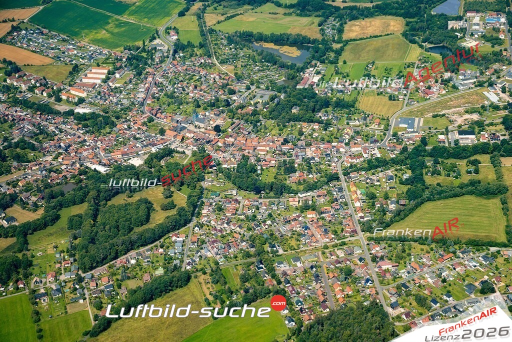 Das Luftbild zeigt : Gehren Ilmenau - Die Luftaufnahme wurde 2024 vom UL-Flugzeug aus erstellt ( keine Drohne ) - Hochauflösende Luftaufnahme - Für grossformatige Ausdrucke geeignet. Die Geschenkidee !Mit Lizenz und Bildrechte bestellbar