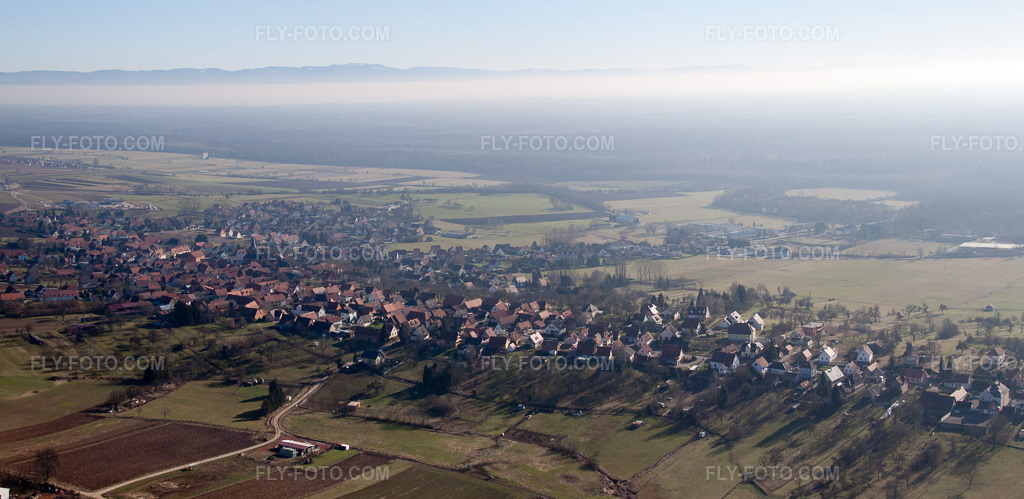 Aerial view: View of the town in Surbourg in the state Bas-Rhin, France.Photo: IMG_37435-Bearbeitet.jpg taken on 02/07/2011 by Werner Riehm/FLY-FOTO.comResolution of the original: 6812 x 3320 px