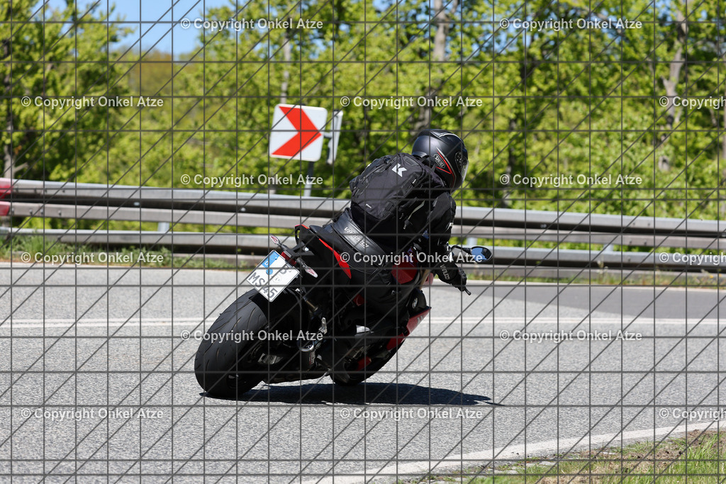IMG_9870 | Fotograf am Kyffhäuser. Onkel Atze. Kyffhäuser Rennstrecke. Café36. Motorsportfotografie. - Realisiert mit Pictrs.com