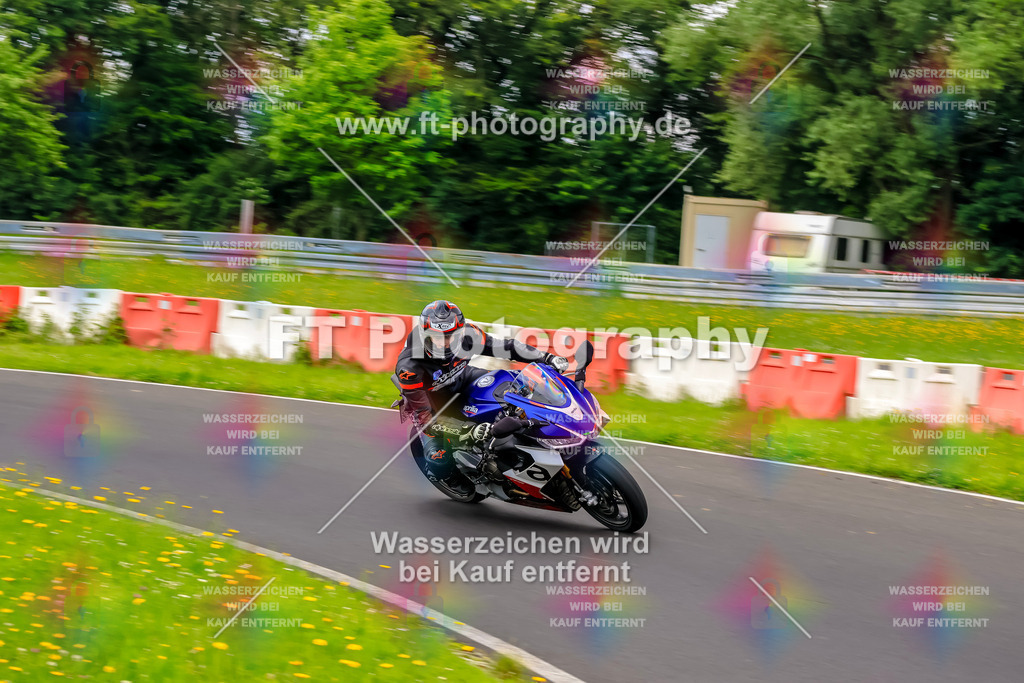VBK-7075 | Hier findet Ihr Bilder von Touristenfahrten auf der Nürburgring Nordschleife oder von anderen Veranstaltungen die ich besucht habe. Viel Spass beim Durch Schauen 