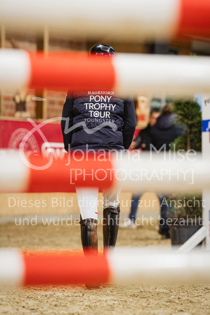 231118_PonyTrophy-211 | Deine schönsten Turniermomente als professionelle Fotos! Entdecke hochwertige Pferdesport-Fotografie im Online-Shop. Jetzt Fotos finden & bestellen!