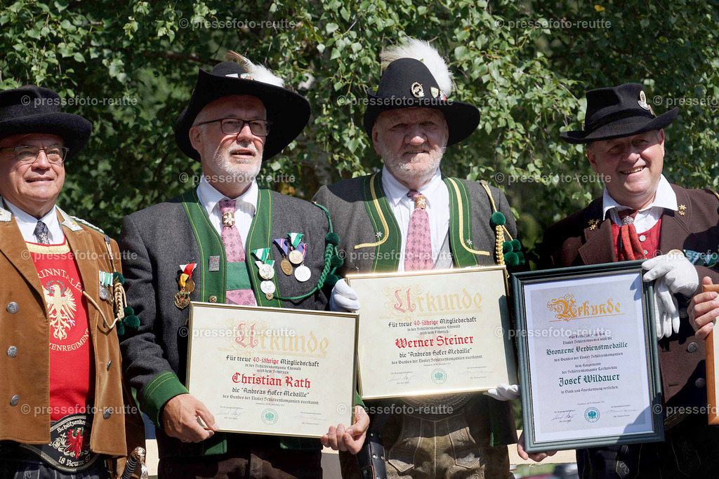 b-news-2023-Juli23-Regimentsschuetzenfest2-Steeg-EHRUNGEN-DSC07126 | Info aus dem Bezirk Reutte/Ausserfern Tirol sowie eine umfangreiche Bilddatenbank über die gesamte Region: Lechtal, Talkessel Reutte, Tannheimertal, Zwischentoren. Lech, Plansee, Zugspitze, Grenztunnel, B179, Fernpassstraße, Verkehr, Lawinen, Tradition, - Realisiert mit Pictrs.com