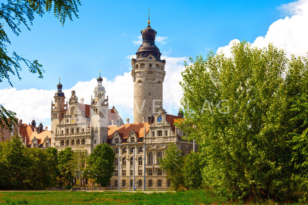 Neues-Rathaus-Leipzig-0U3A0433 | Das Neue Rathaus in Leipzig ist seit 1905 der Sitz der Stadtverwaltung. Der 114,7 Meter hohe Rathausturm gilt als höchster in Deutschland und ist eines der Wahrzeichen der Stadt. - Realisiert mit Pictrs.com