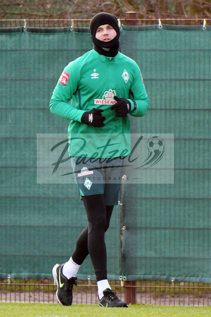 20200212_TRASVW_0004 | Fussball, Herren: Niclas Fuellkrug (Werder Bremen) beim Lauftraining waehrend der Trainingseinheit des SV Werder Bremen auf dem wohninvest Weserstadion Trainingsplatz am 12.02.2020 in Bremen, Deutschland. - Realisiert mit Pictrs.com