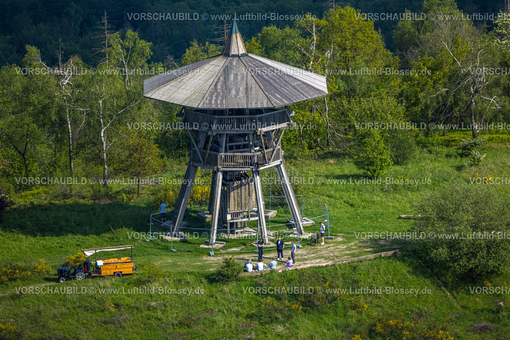 Horn-BadMeinberg240506031Eggeturm | Luftbild, Eggeturm Aussichtsturm auf der Lippischen Velmerstot Kuppe, Baustelle für Renovierung, Teutoburger Wald, Veldrom, Horn-Bad Meinberg, Ostwestfalen, Nordrhein-Westfalen, Deutschland