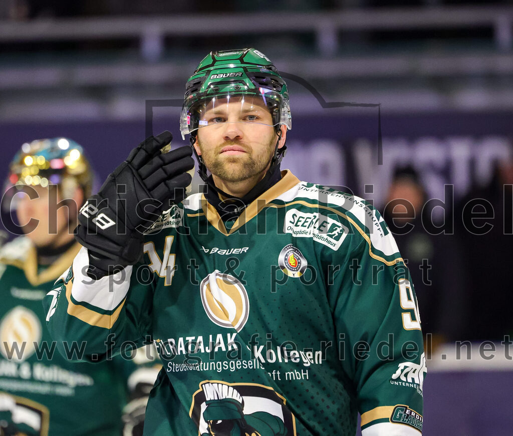 2025-12-28_050_TSV_Erding_gegen_onesto_Tigers_Bayreuth | Erding, Deutschland, 28.12.2025:Eishockey, Oberliga Süd 2025 / 2026, 31. Spieltag, TSV Erding gegen onesto Tigers Bayreuth, Endergebnis: 6:5 n.V.Markus Eberhardt (Erding Gladiators, #94)Foto: Christian Riedel / fotografie-riedel.net