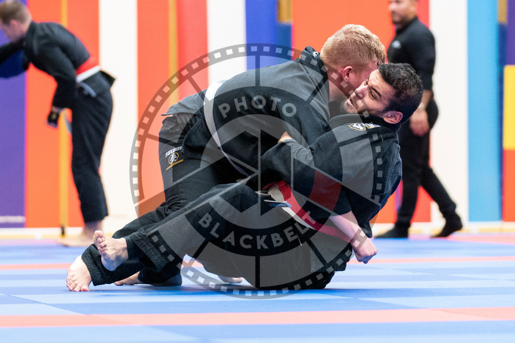 20231118PBB11701 | Fighters compete during the AJP Tour 600 Frankfurt Championship in Frankfurt/Main, Germany, on November 18, 2023.