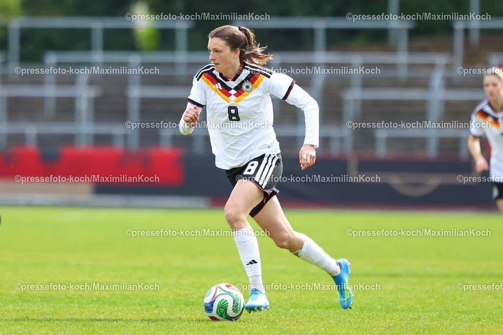 xKWIx10042601028 | 2026.04.10, xkwix, Fußball, UEFA Women's UNDER 19 Championship qualification, Republic of Ireland - Germany, Uhlenkrugstadion, Runde 2 1.Spieltag, Saison 2025 / 2026: Lotta Wrede(Deutschland U19 Frauen #8) DFB regulations prohibit any use of photographs as image sequences and or quasi-video. Photo: xKamilxWilkowskixPressefotoKochx