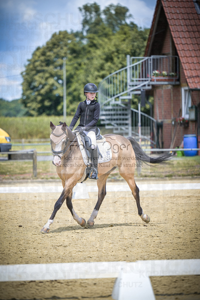 DOS_2710 | Entdecke hochwertige Reitturnierfotos von Foto Oger. Professionell, emotional und authentisch – jetzt Lieblingsmomente im Shop bestellen.Deutschlandweite Turnierfotografie. - Realisiert mit Pictrs.com