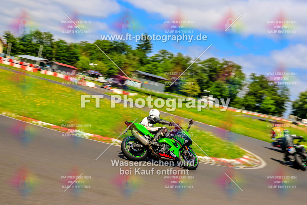 VBK-8105 | Hier findet Ihr Bilder von Touristenfahrten auf der Nürburgring Nordschleife oder von anderen Veranstaltungen die ich besucht habe. Viel Spass beim Durch Schauen 