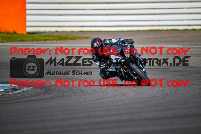 MaZZes_FotoMatrix_230410_6113 | WEISS