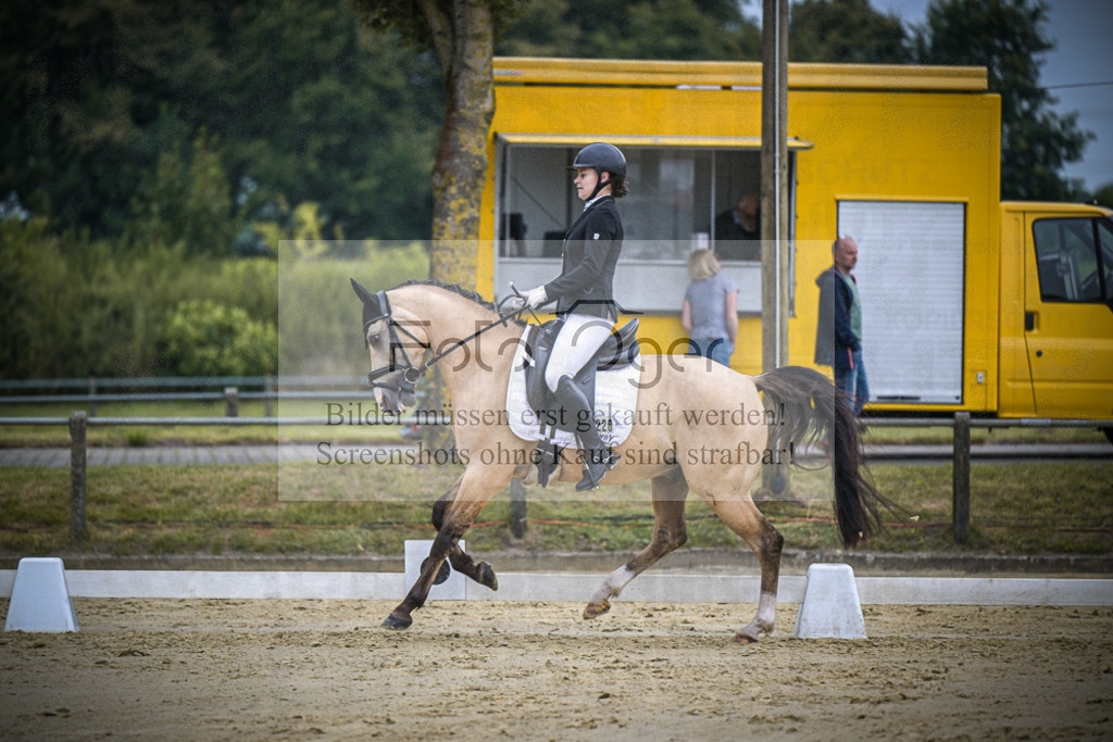 DOS_3052 | Entdecke hochwertige Reitturnierfotos von Foto Oger. Professionell, emotional und authentisch – jetzt Lieblingsmomente im Shop bestellen.Deutschlandweite Turnierfotografie. - Realisiert mit Pictrs.com