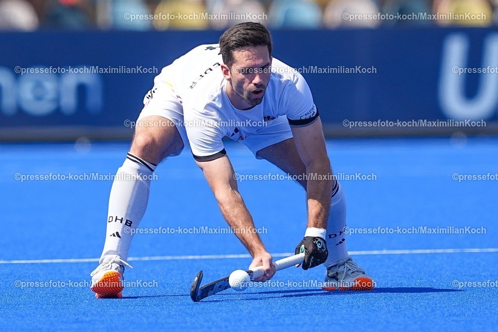 xydrx10082503066 | 10.08.2025, xydrx, Herren EuroHockey Championship 2025, Gruppenphase, Gruppe B, England - Deutschland, Sparkassenpark Mönchengladbach: Lukas Windfeder (Deutsche Feldhockey Nationalmannschaft #4)