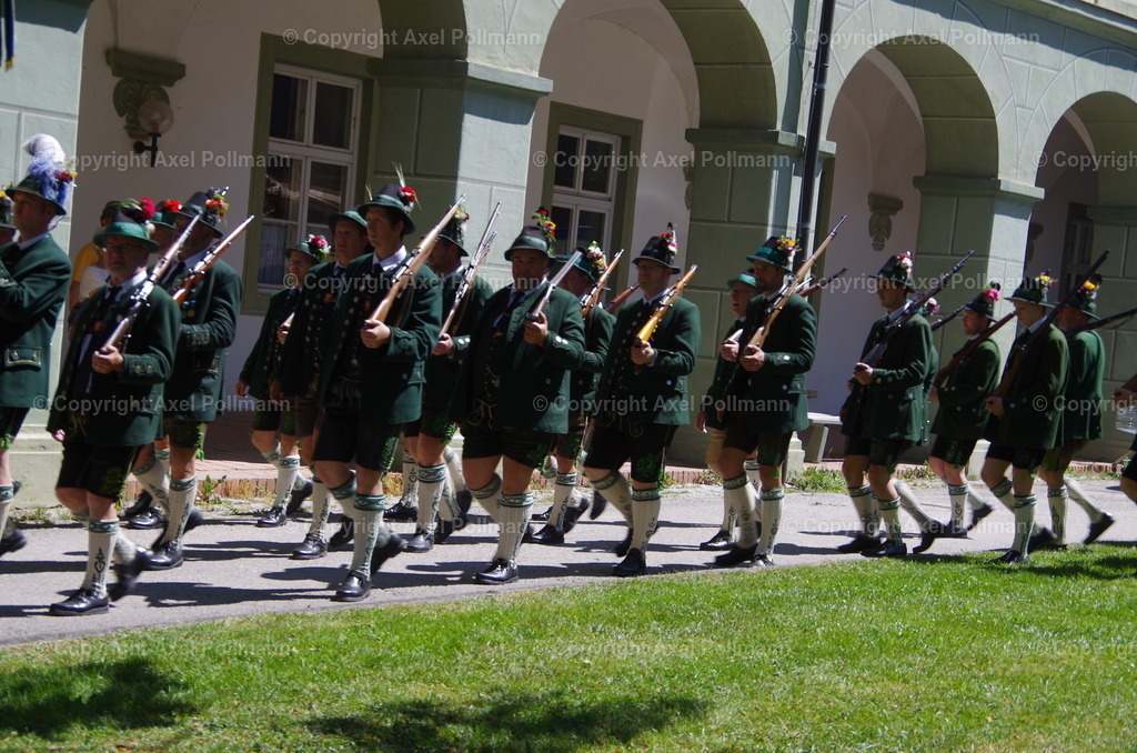 IMGP6880 | fotografiert von Axel PollmannLeonhardi Wallfahrt Benediktbeuern und Murnau, Fronleichnam, Fasching, Landschaft im Loisachtal und Benediktbeuern  - Realisiert mit Pictrs.com