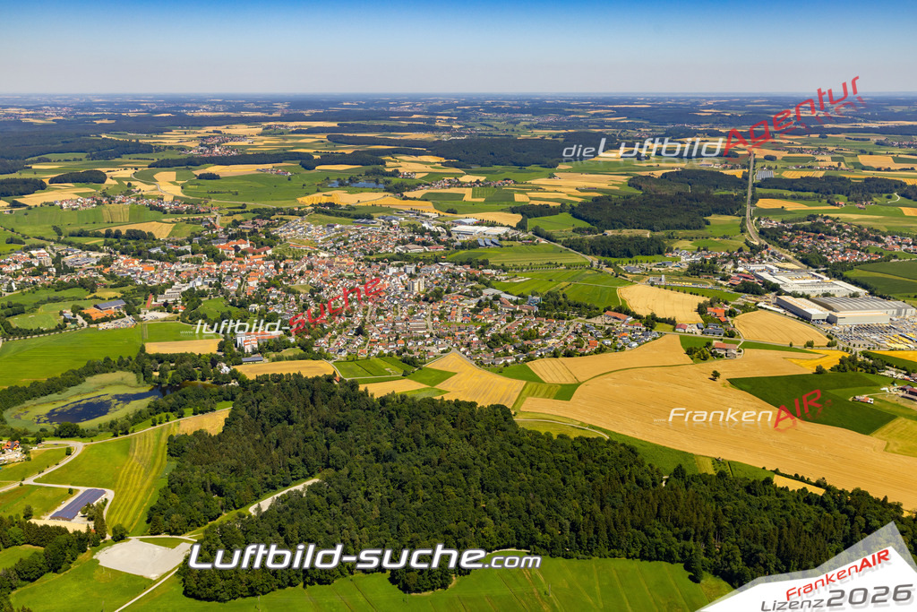 Aktuelles Luftbild von  Bad Schussenried - Die Luftaufnahme wurde 2022 mittels UL-Flugzeug erstellt ( keine Drohne ) - hochauflösende Kamera-Systeme von  Canon -Beste Qualität - Für grossformatige Ausdrucke geeignet. Die Geschenkidee !