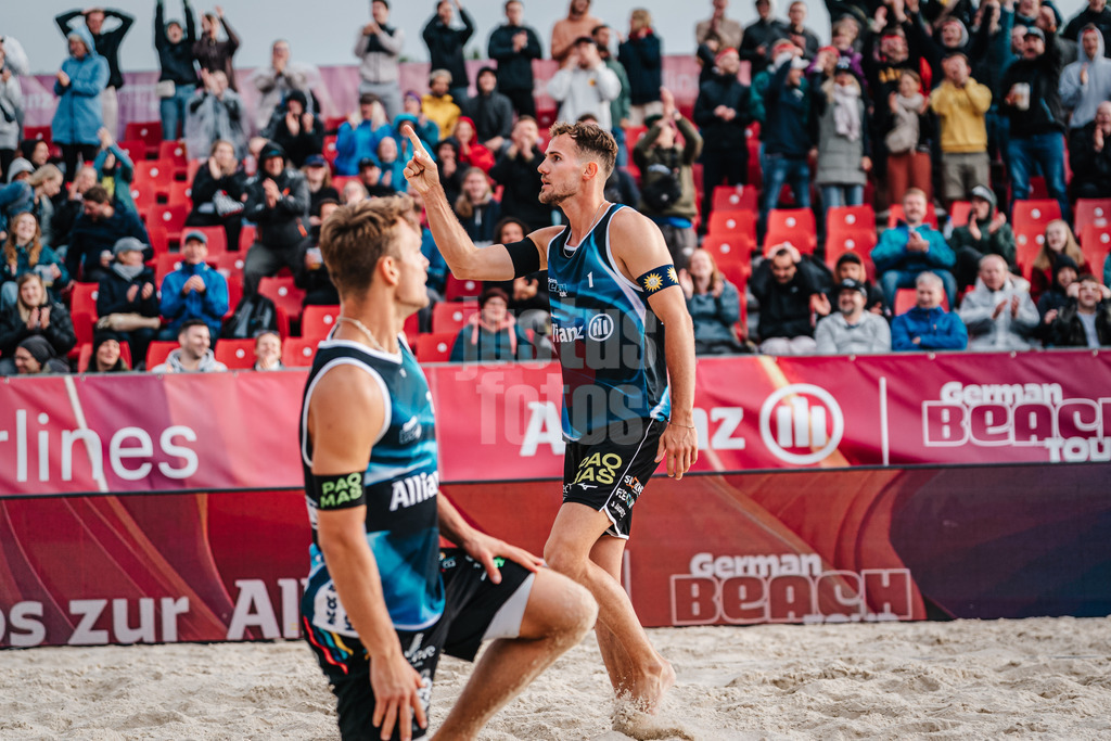 Beachvolleyball | Männer | German Beach Tour 2024 | Tourstop Bremen | 08.06.2024 | Jubel bei Jonas Sagstetter (rechts) und Daniel Kirchner (links)