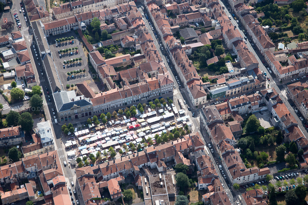 Luftbild: Ortsansicht in Lunéville im Bundesland Meurthe-et-Moselle in Frankreich. Foto: IMG_083170.jpg vom 11.07.2015 durch Werner Riehm/FLY-FOTO.de