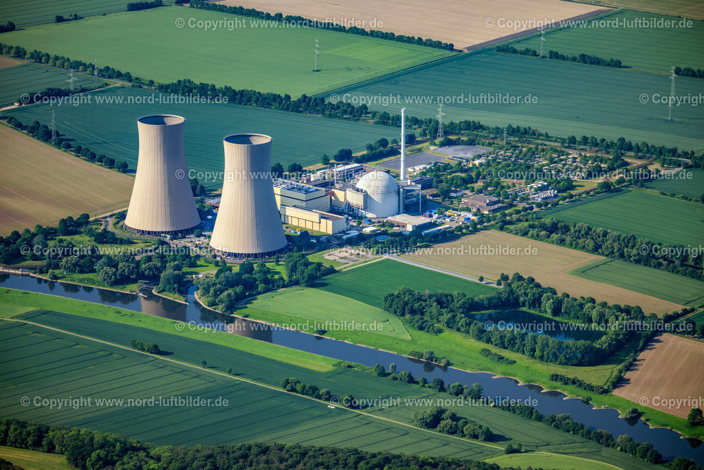 Emmerthal_Grohnde_AKW_Kraftwerk_ELS_0438050623 | GROHNDE 05.06.2023 Reaktorblöcke, Kühlturmbauwerke und Anlagen des AKW - KKW Atomkraftwerk - Kernkraftwerk in Grohnde im Bundesland Niedersachsen, Deutschland. Weiterführende Informationen bei: BGZ Gesellschaft für Zwischenlagerung mbH,  PreussenElektra GmbH. // Reactor blocks, cooling tower structures and facilities of the nuclear power plant in Grohnde in the state of Lower Saxony, Germany. Further information at: BGZ Gesellschaft fuer Zwischenlagerung mbH,  PreussenElektra GmbH. Foto: Martin Elsen