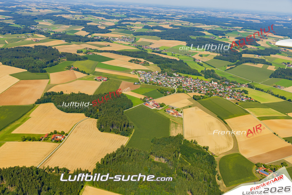 Schöne Luftaufnahme Lichtenhaag Gerzen - Die Luftaufnahme wurde 2025 vom Flugzeug heraus erstellt ( keine Drohne ) - Hochauflösende Luftaufnahme - für professionelle Ausdrucke geeignet. Die Geschenkidee !Mit Lizenz und Bildrechte bestellbar