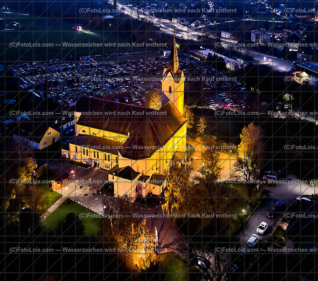 171163_Luftbild_Pfarrkirche Wieselburg_Tausend-Lichter | (C)FotoLois.com, Alois Spandl. Luftbild, 'Nacht der 1000 Lichter' in der Pfarrkirche Wieselburg, Do 31. Oktober 2024.