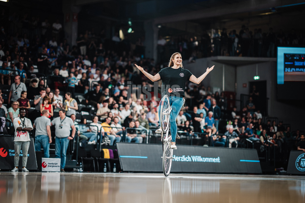 Basketball | Männer | Saison 2023/2024 | easyCredit Basketball Bundesliga | 32. Spieltag | Veolia Towers Hamburg vs. NINERS Chemnitz | 04.05.2024 | Viola Brand Hamburger Energiewerke