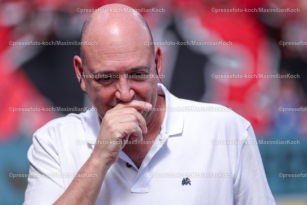 B0411052502188 | 11.05.2025, Fußball, Bayer 04 Leverkusen - Borussia Dortmund, 1. Fußball Bundesliga, 33. Spieltag, BayArena, Saison 2024 2025: Fernando Carro (Geschäftsführer Bayer 04 Leverkusen)  Gestik Mimik nachdenklichDFB regulations prohibit any use of photographs as image sequences and or quasi-video.