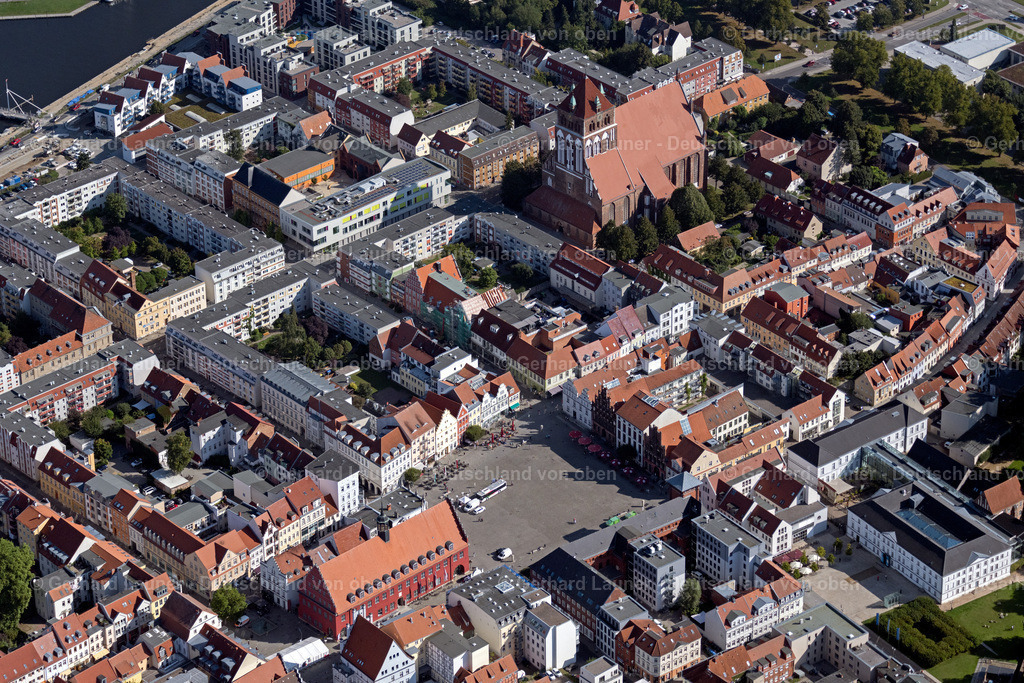 4061155 | GREIFSWALD 08.09.2021 Stadtansicht am Ufer des Flußverlaufes der Ryck in Greifswald im Bundesland Mecklenburg-Vorpommern, Deutschland. // City view on the river bank of Ryck in Greifswald in the state Mecklenburg - Western Pomerania, Germany. Foto: Gerhard Launer