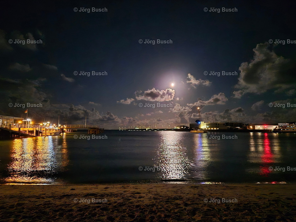 Südstrand bei Nacht_ Helgoland | Dieser Shop bietet Fotos und Videos aus den Bereichen Fallschirmspringen, Landschaft und Luftbild - Realisiert mit Pictrs.com
